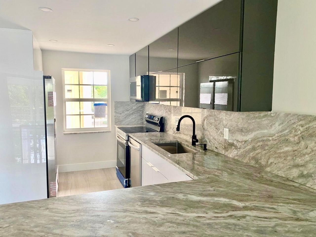 3960 Oaks Clubhouse Drive, Unit 401, Pompano Beach, FL 33069 Photo