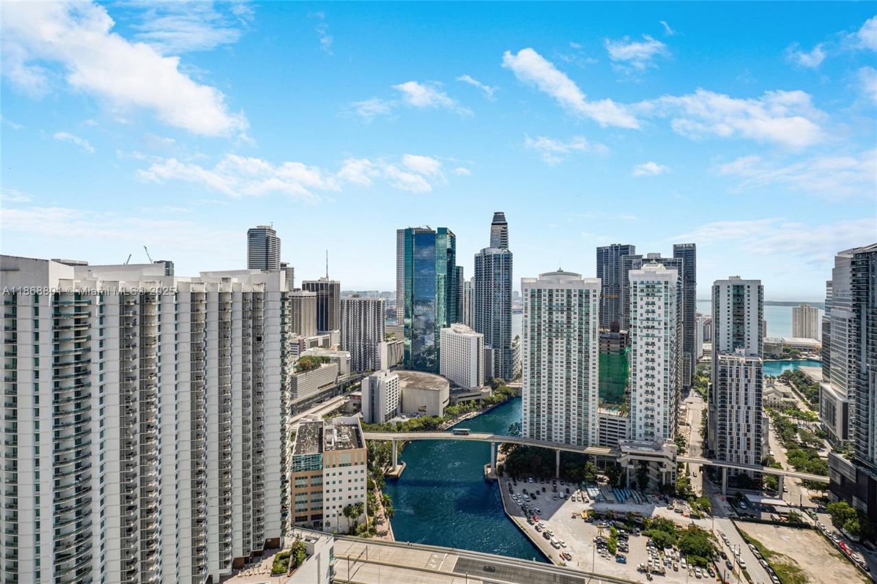 92 SW 3rd St, Unit 4312, Miami, FL 33130 Photo