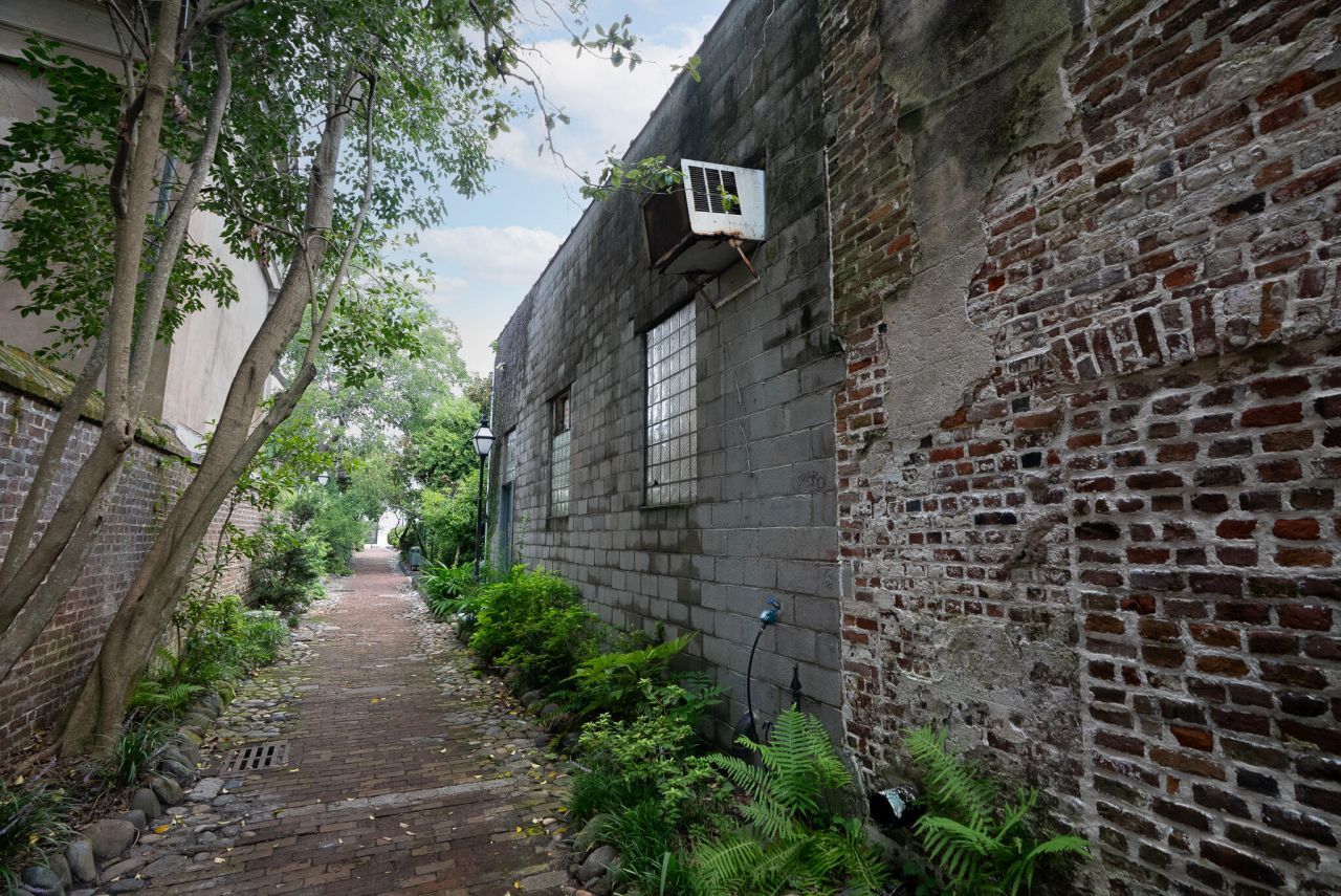 10 Philadelphia Alley Photo 10