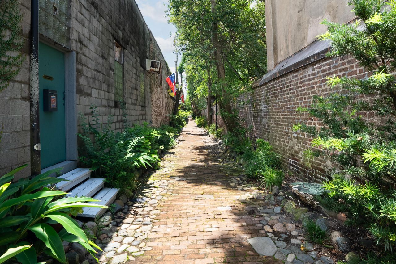 10 Philadelphia Alley Photo 9