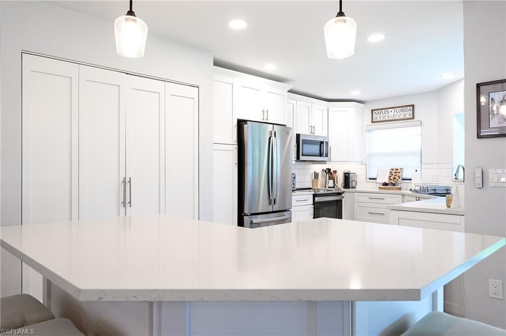 719 Reef Point Cir, Unit 13, Naples, FL 34108 Photo