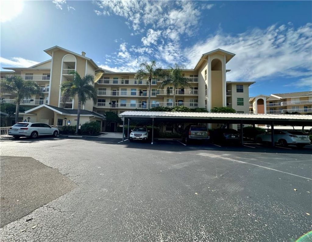 320 Horse Creek Dr, Unit 105, Naples, FL 34110 Photo