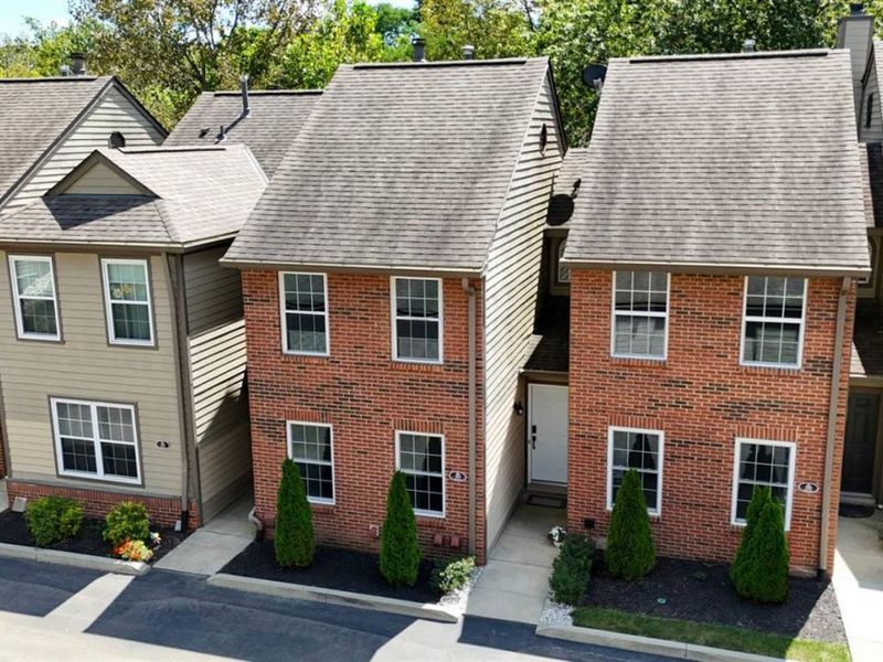 10555 Montgomery Road, Unit 49, Montgomery, OH 45242 Photo 2
