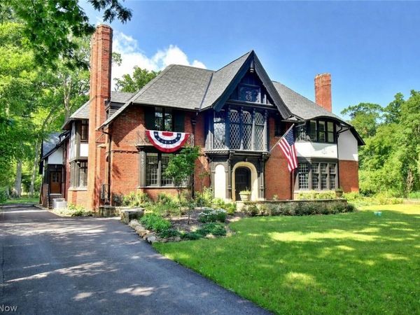 2970 Fairmount Boulevard, Cleveland Heights, OH 44118