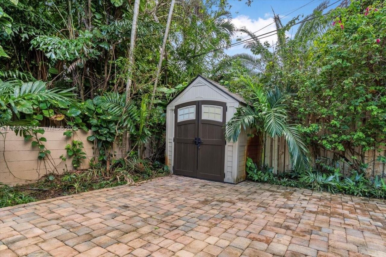 613 NE 17th Ter, Fort Lauderdale, FL 33304 Photo