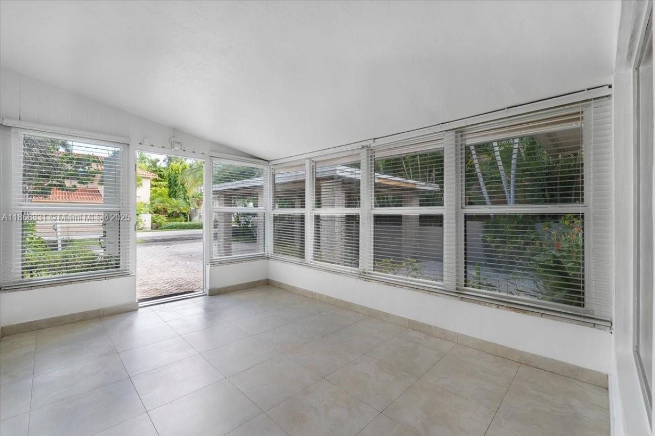 613 NE 17th Ter, Fort Lauderdale, FL 33304 Photo