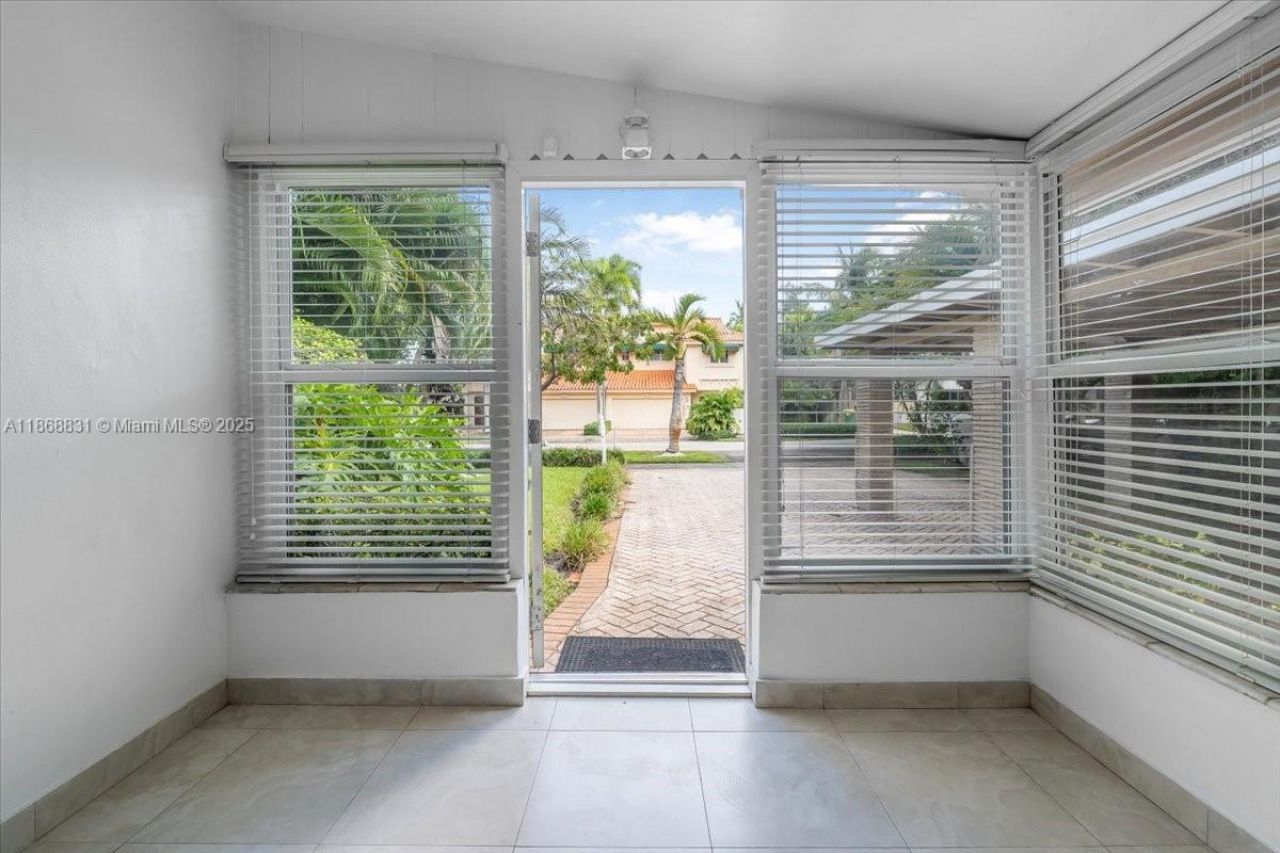 613 NE 17th Ter, Fort Lauderdale, FL 33304 Photo