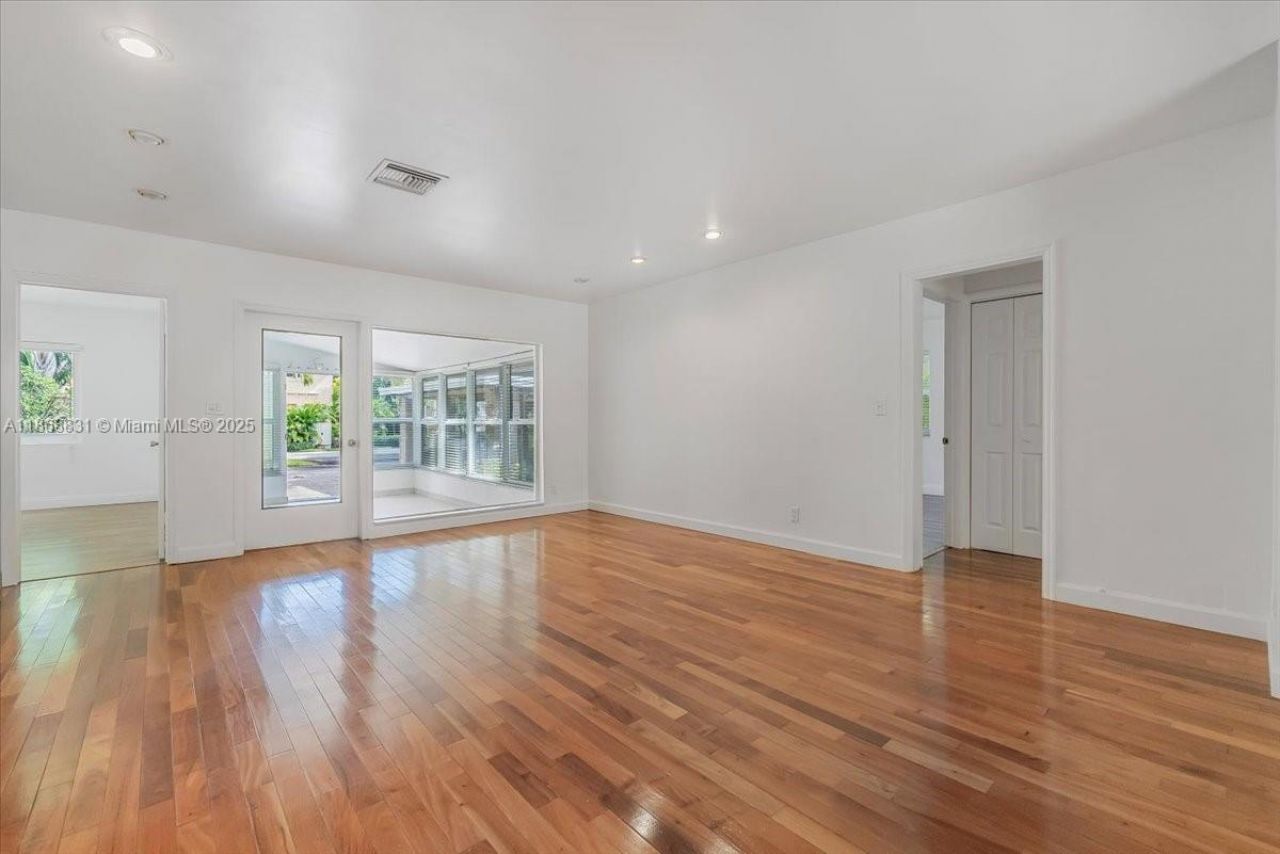 613 NE 17th Ter, Fort Lauderdale, FL 33304 Photo