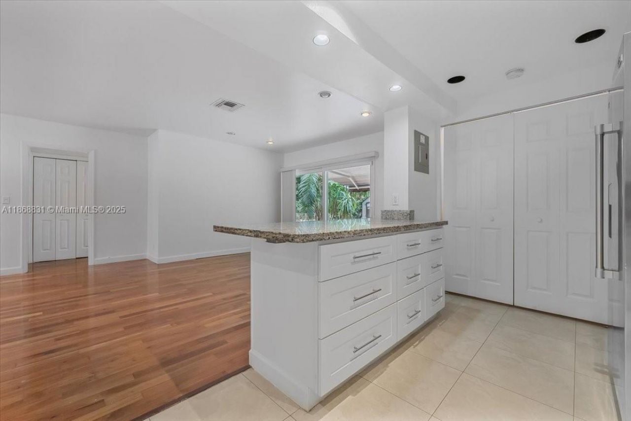 613 NE 17th Ter, Fort Lauderdale, FL 33304 Photo