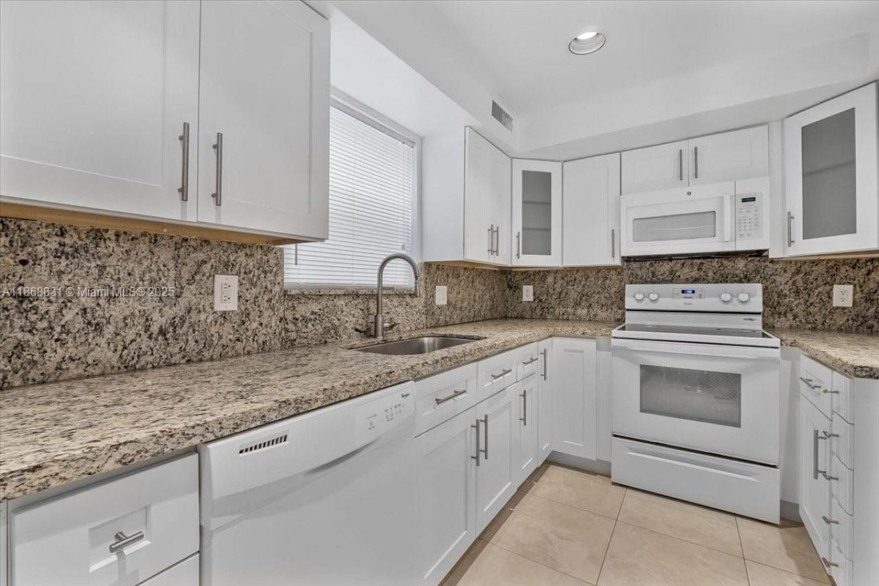 613 NE 17th Ter, Fort Lauderdale, FL 33304 Photo