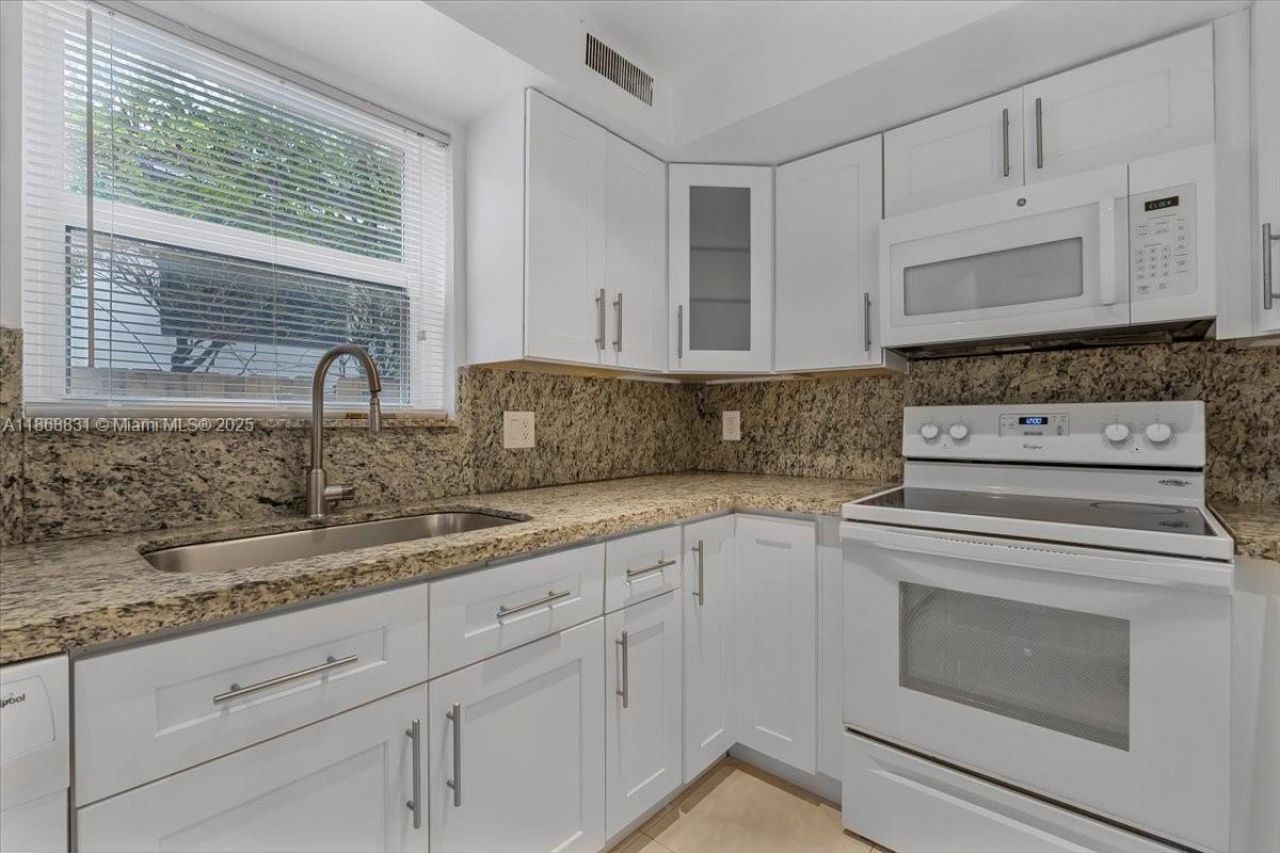 613 NE 17th Ter, Fort Lauderdale, FL 33304 Photo