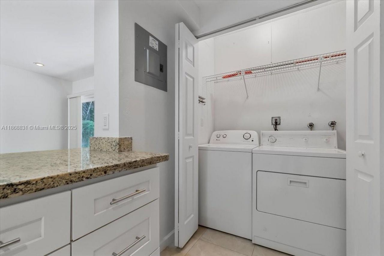 613 NE 17th Ter, Fort Lauderdale, FL 33304 Photo