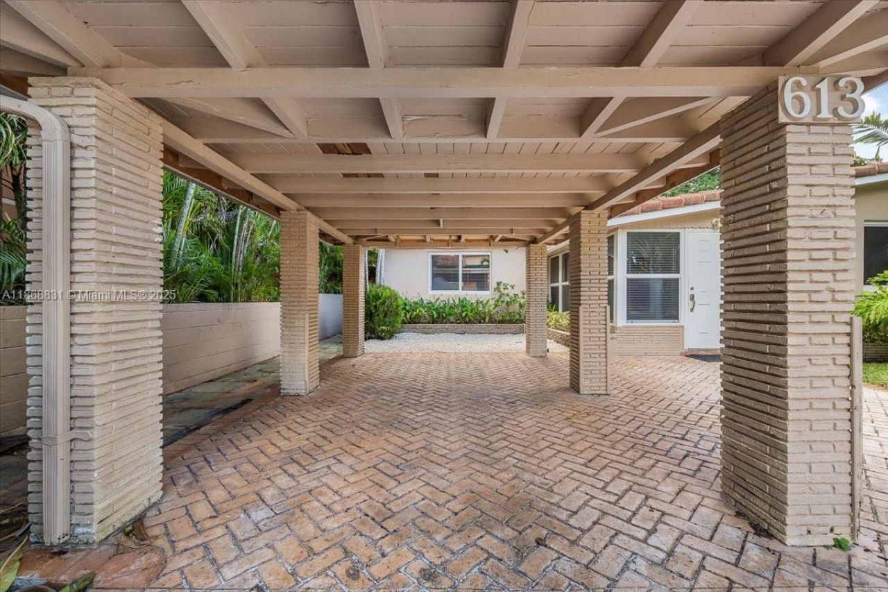 613 NE 17th Ter, Fort Lauderdale, FL 33304 Photo