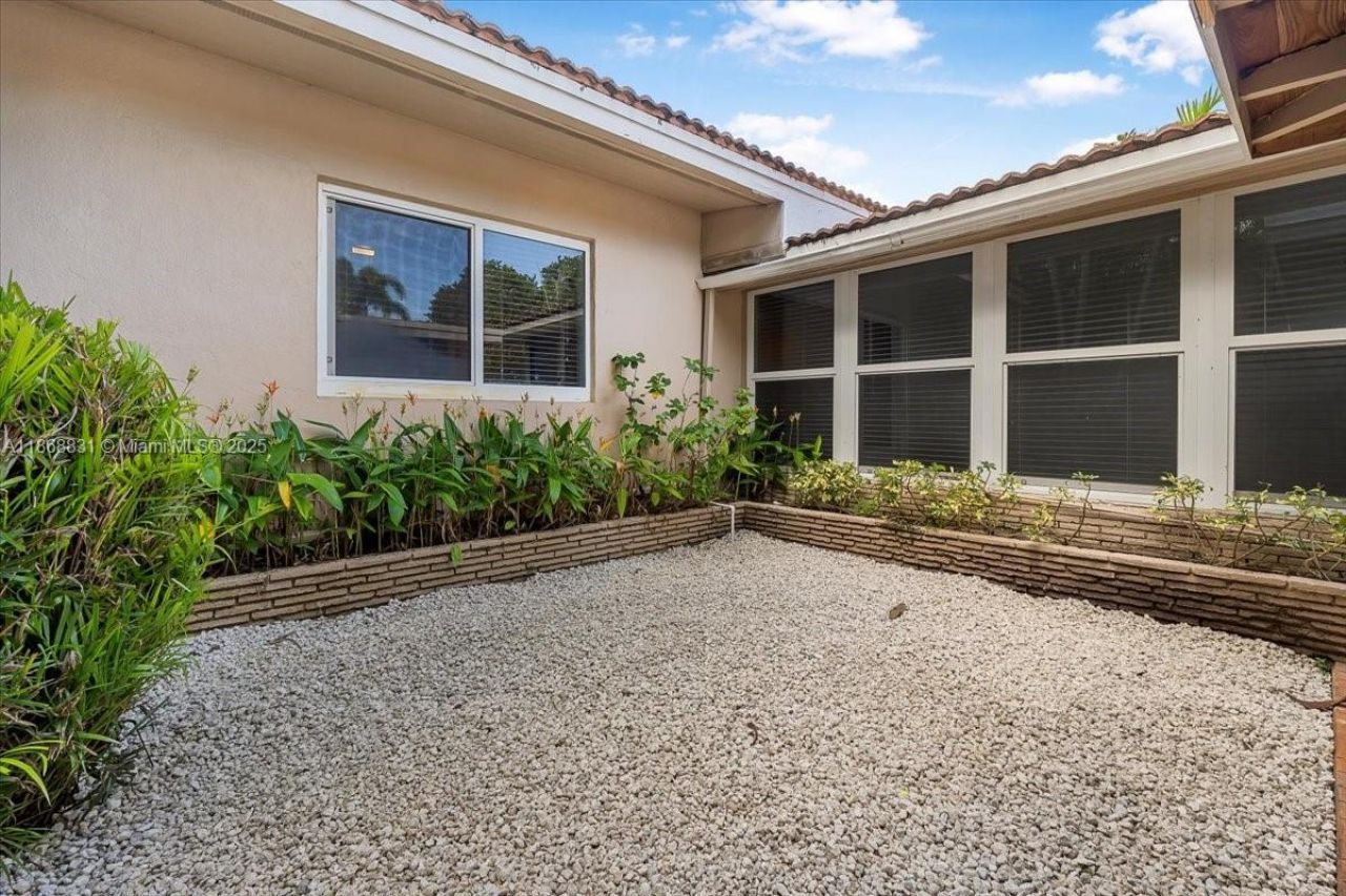 613 NE 17th Ter, Fort Lauderdale, FL 33304 Photo