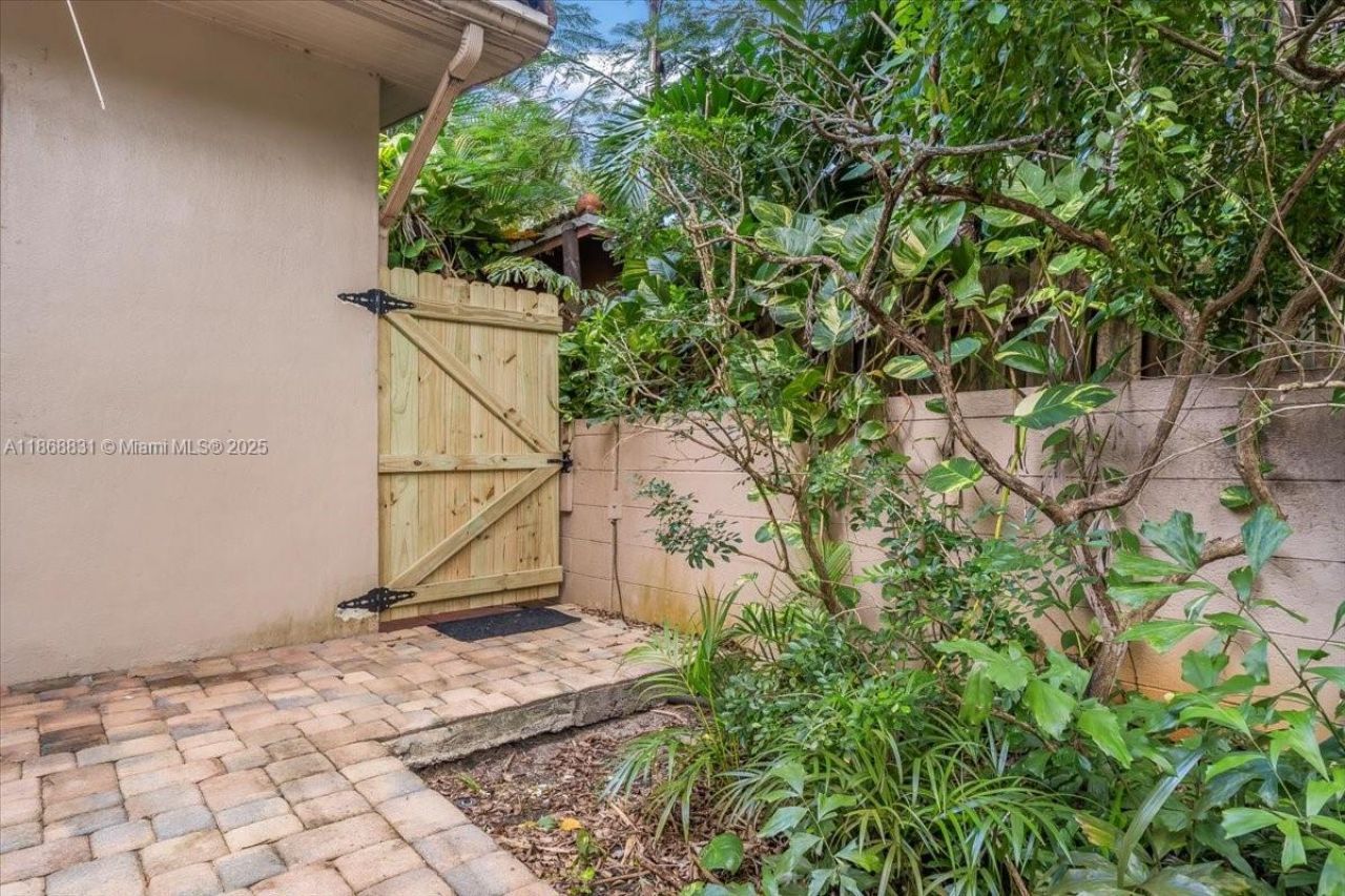 613 NE 17th Ter, Fort Lauderdale, FL 33304 Photo