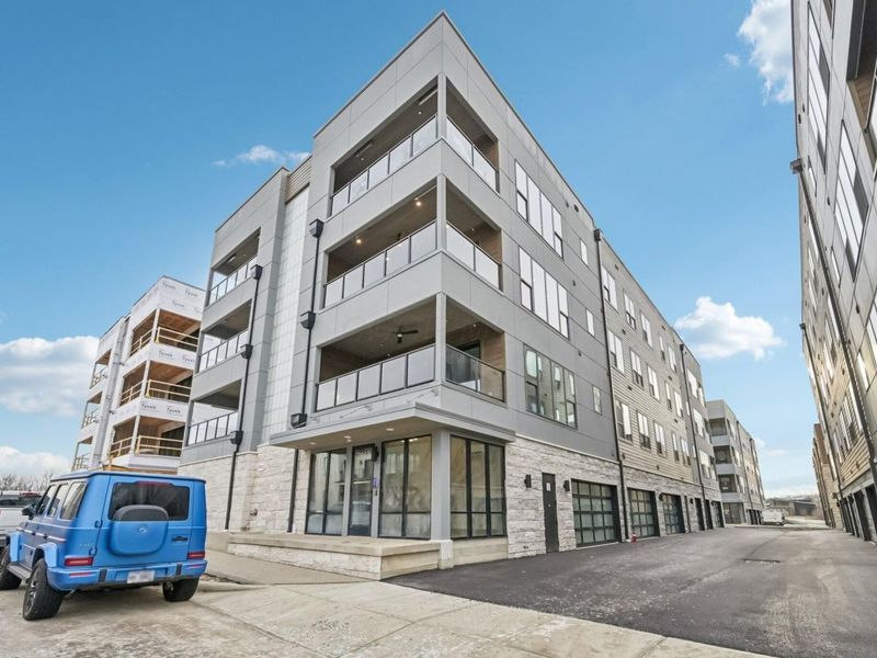 2867 Kobuk Drive, Unit 201, Columbus, OH 43228 Photo 1