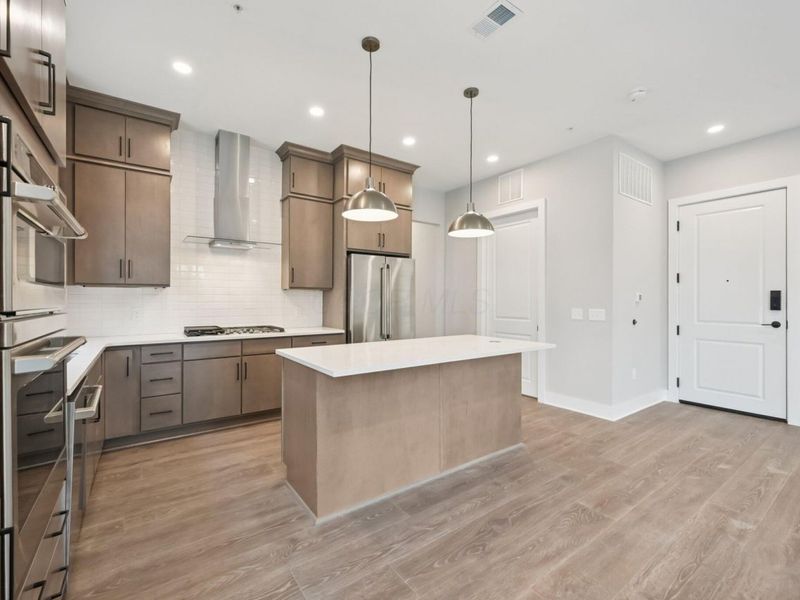 2867 Kobuk Drive, Unit 201, Columbus, OH 43228 Photo 5