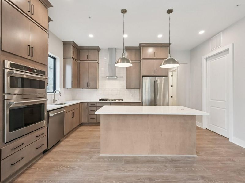 2867 Kobuk Drive, Unit 201, Columbus, OH 43228 Photo 7