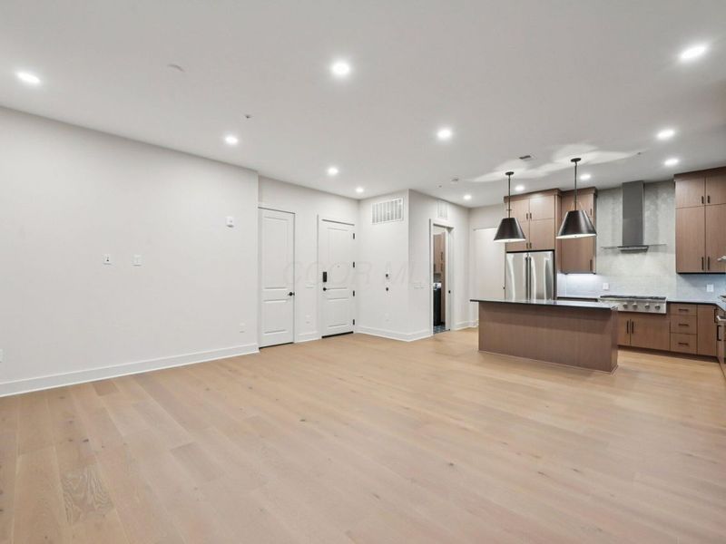 2867 Kobuk Drive, Unit 402, Columbus, OH 43228 Photo 11