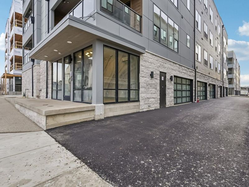 2867 Kobuk Drive, Unit 402, Columbus, OH 43228 Photo 3