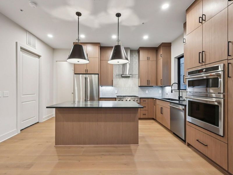 2867 Kobuk Drive, Unit 402, Columbus, OH 43228 Photo 4