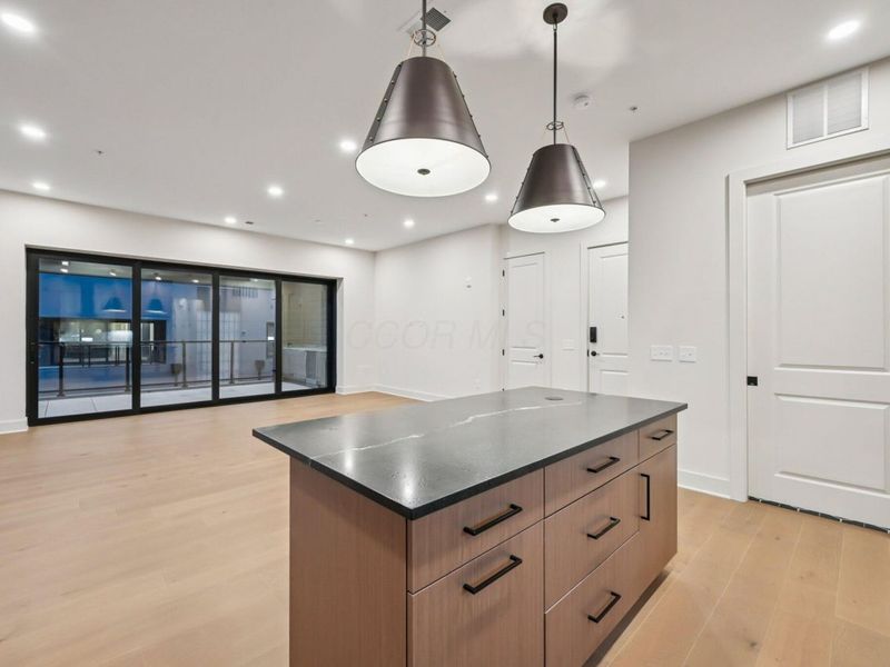 2867 Kobuk Drive, Unit 402, Columbus, OH 43228 Photo 5