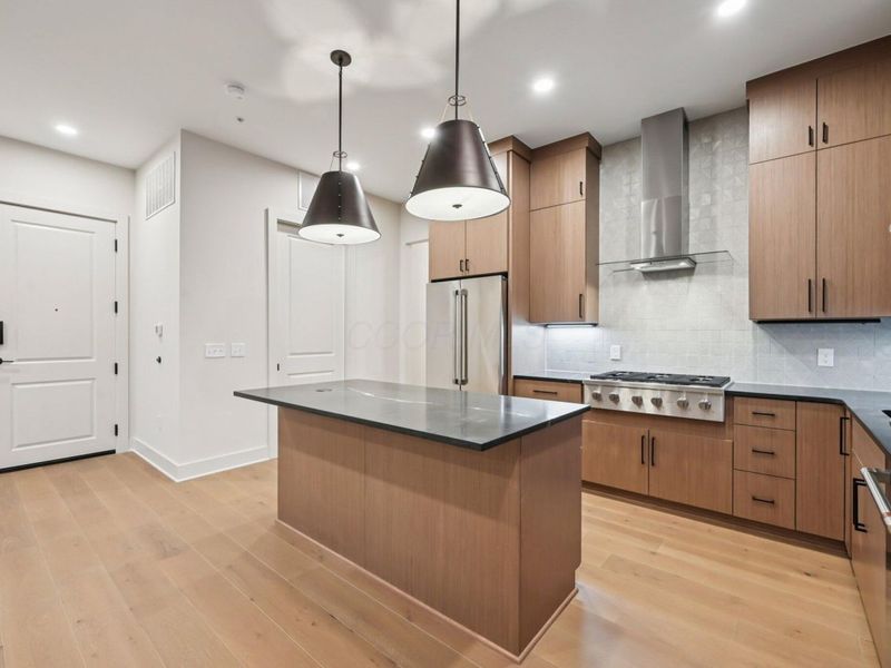 2867 Kobuk Drive, Unit 402, Columbus, OH 43228 Photo 8