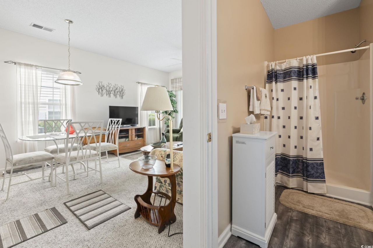 2020 Cross Gate Blvd. Photo 17