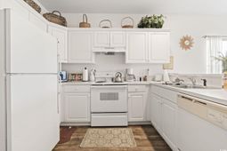 2020 Cross Gate Blvd. photo 4