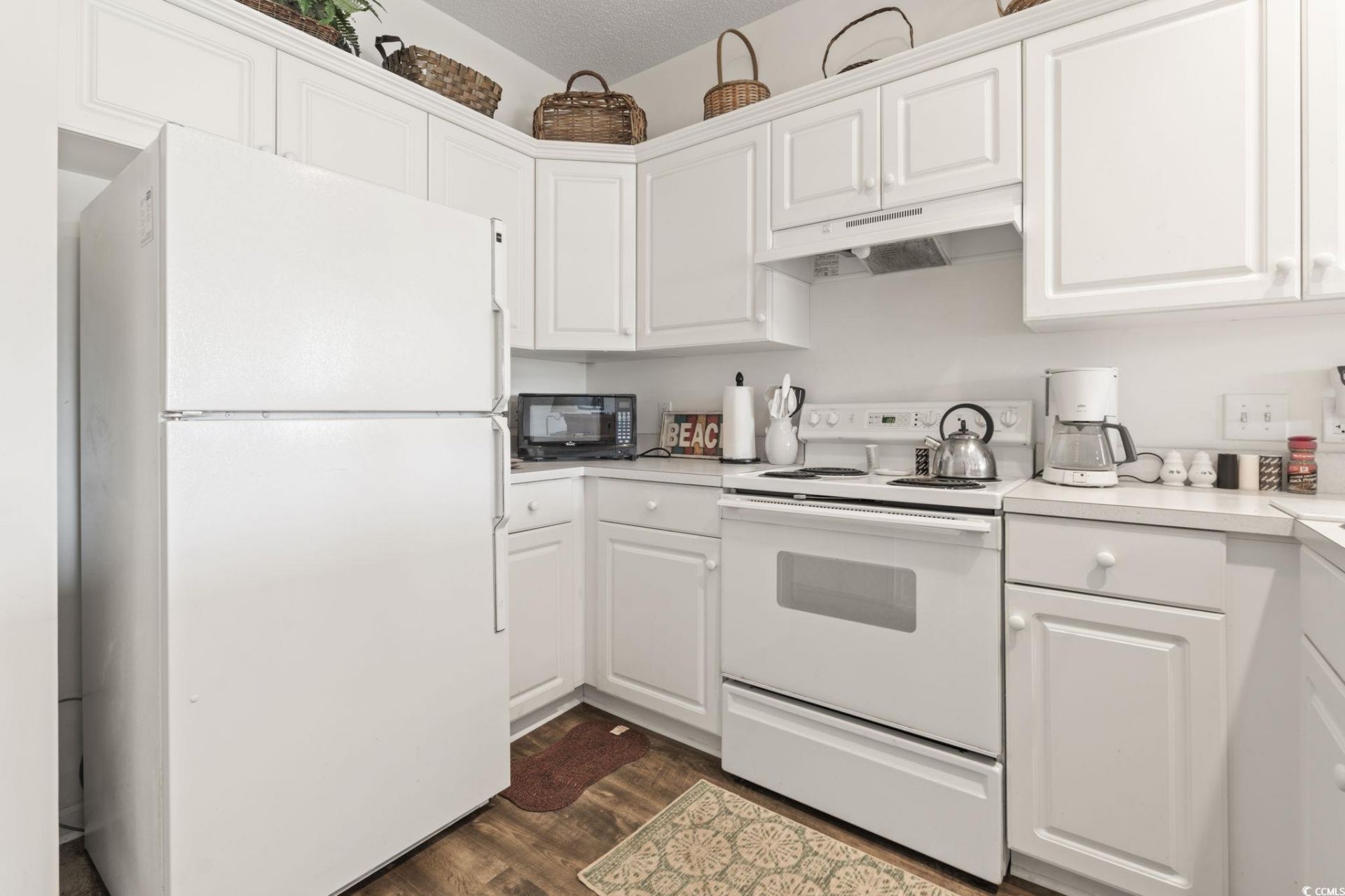 2020 Cross Gate Blvd. Photo 8