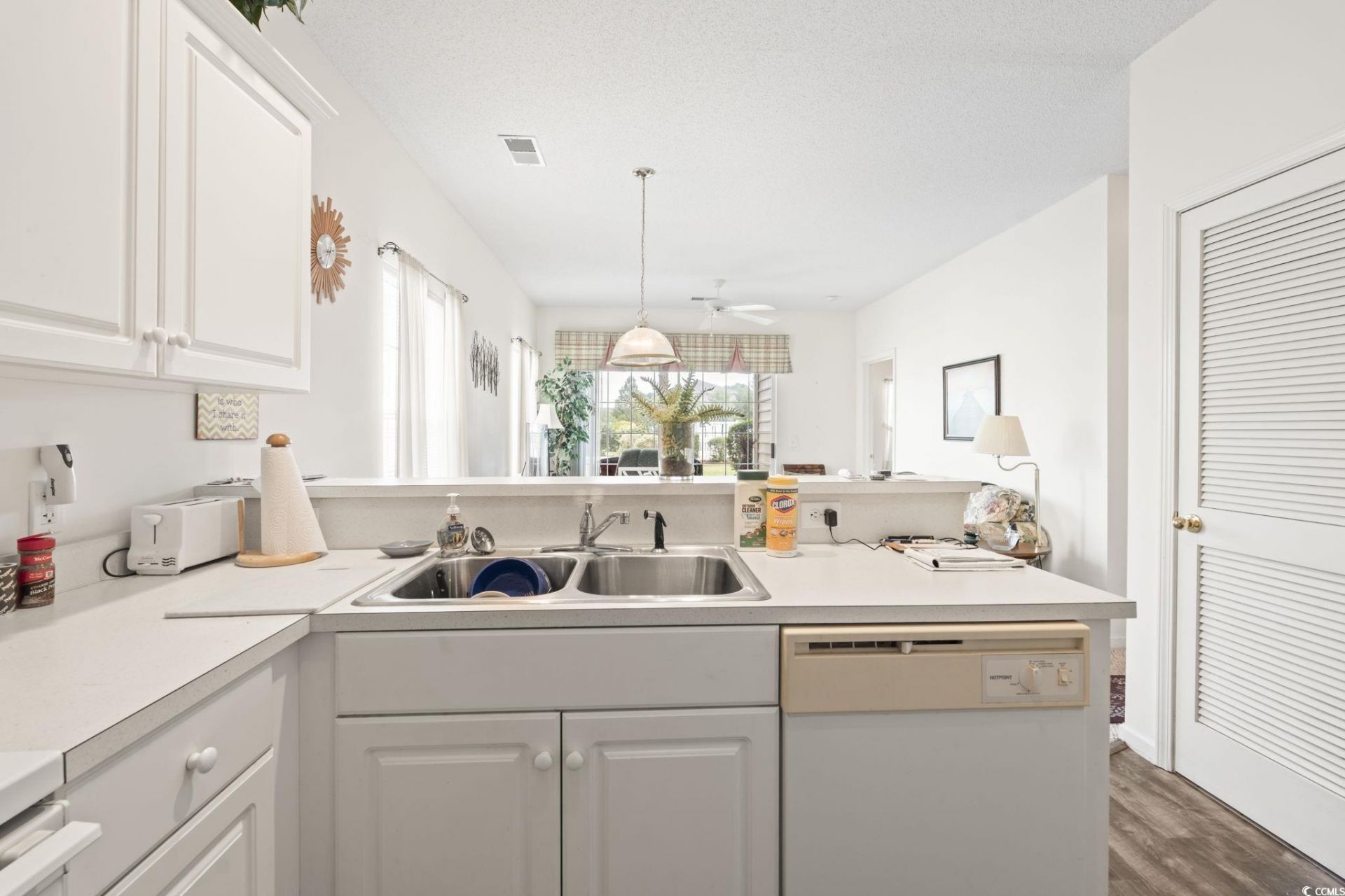 2020 Cross Gate Blvd. Photo 9