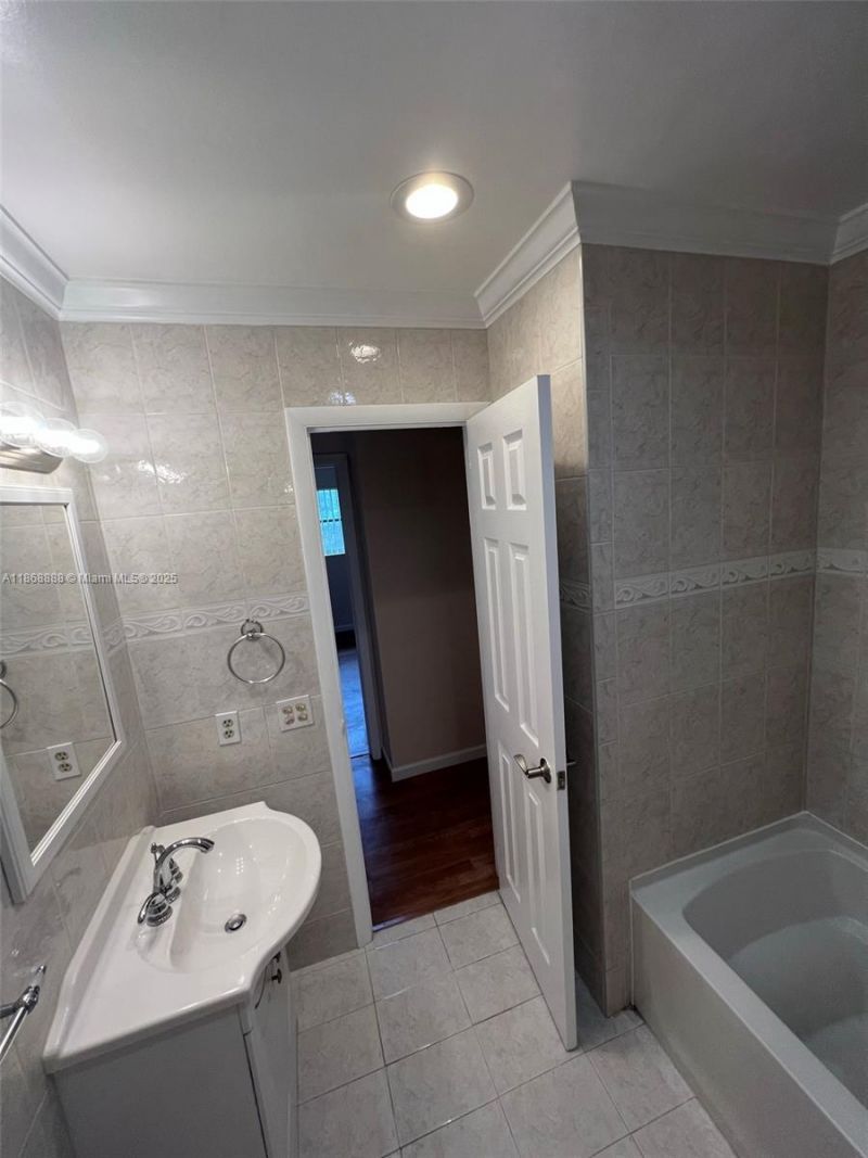 2605 NW 47th Ter, Unit 103, Lauderdale Lakes, FL 33313 Photo