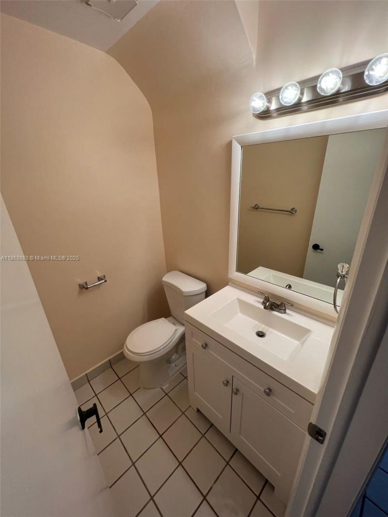 2605 NW 47th Ter, Unit 103, Lauderdale Lakes, FL 33313 Photo