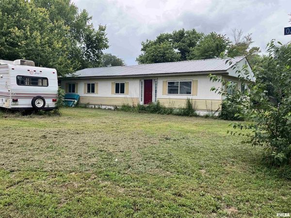 114 OAK Street, Gladstone, IL 61437
