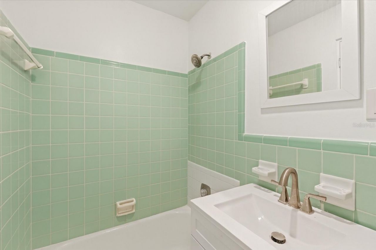 170 Roosevelt Drive, Unit 1, Sarasota, FL 34236 Photo