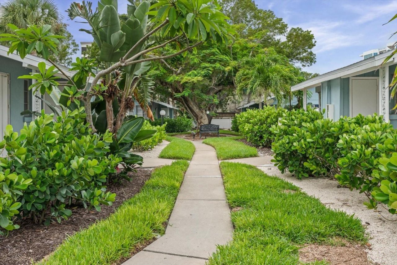 170 Roosevelt Drive, Unit 1, Sarasota, FL 34236 Photo