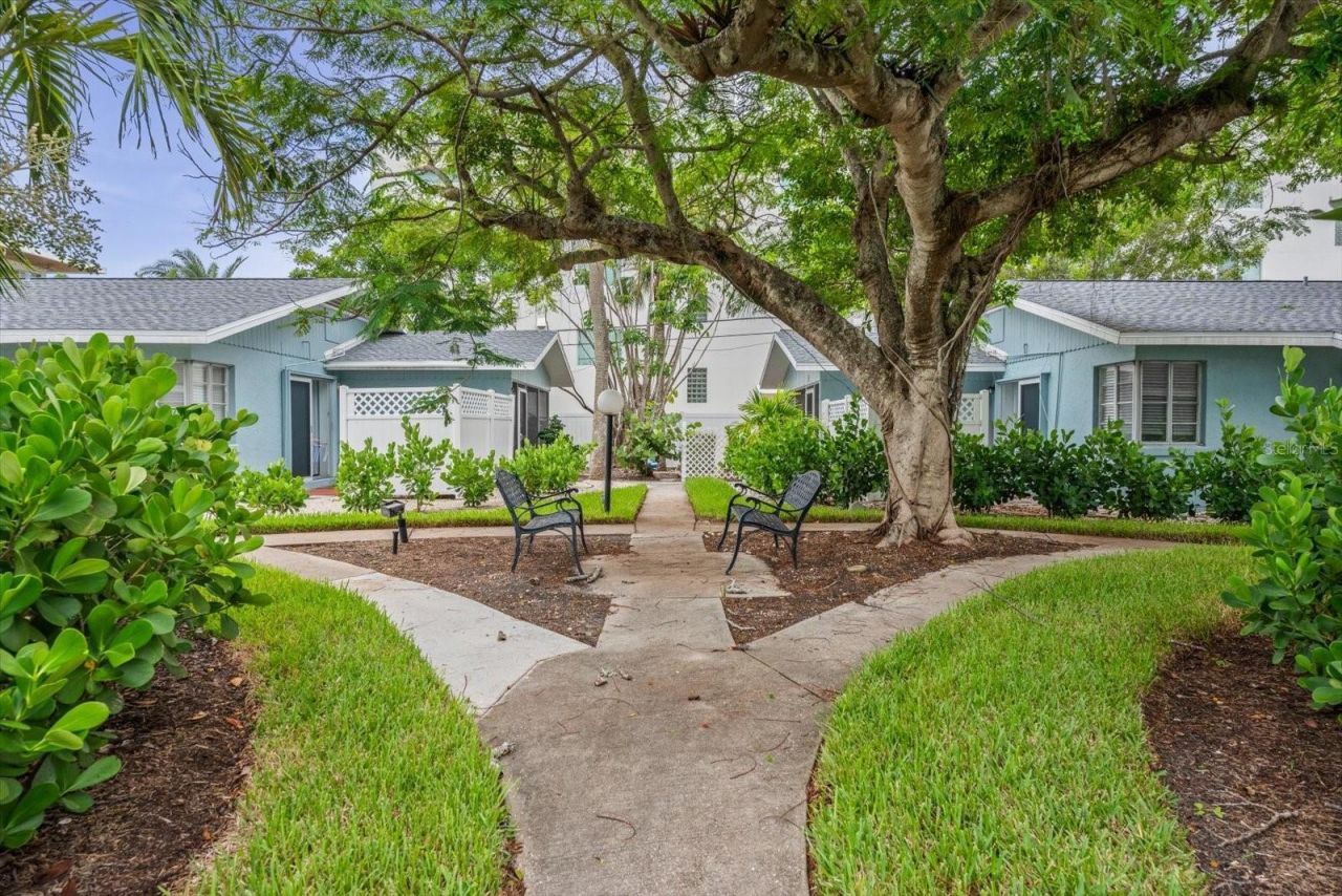 170 Roosevelt Drive, Unit 1, Sarasota, FL 34236 Photo