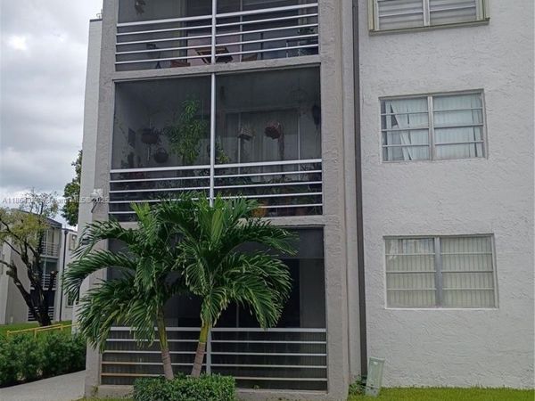 14165 SW 87th St, Unit D103, Miami, FL 33183