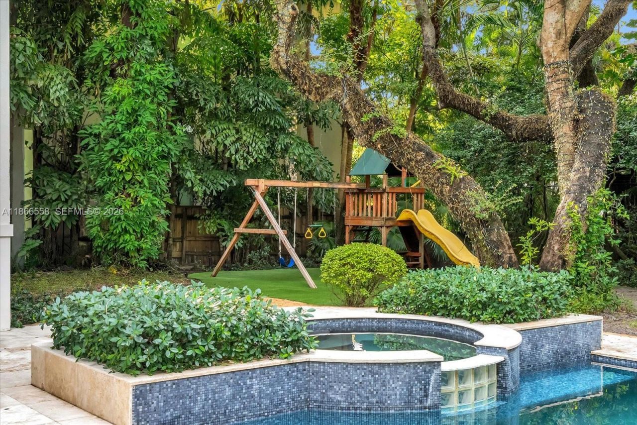 2820 Brickell Ave, Miami, FL 33129 Photo