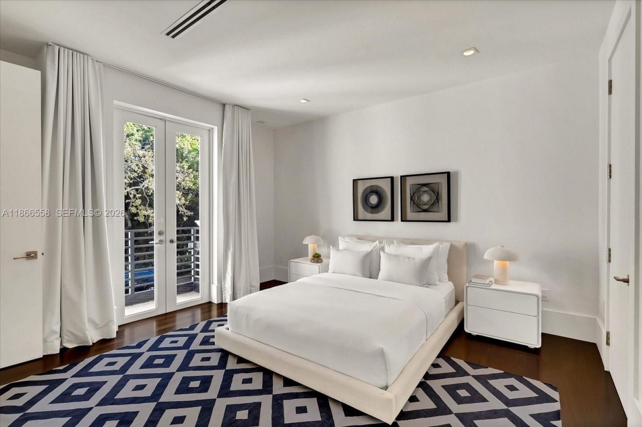 2820 Brickell Ave, Miami, FL 33129 Photo