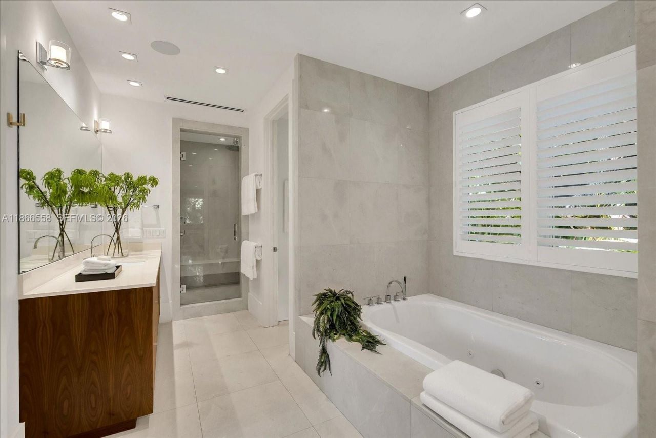 2820 Brickell Ave, Miami, FL 33129 Photo