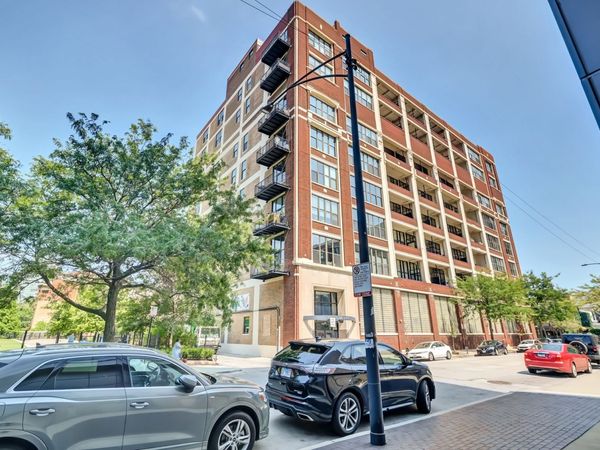 320 E 21st Street, Unit 204, Chicago, IL 60616