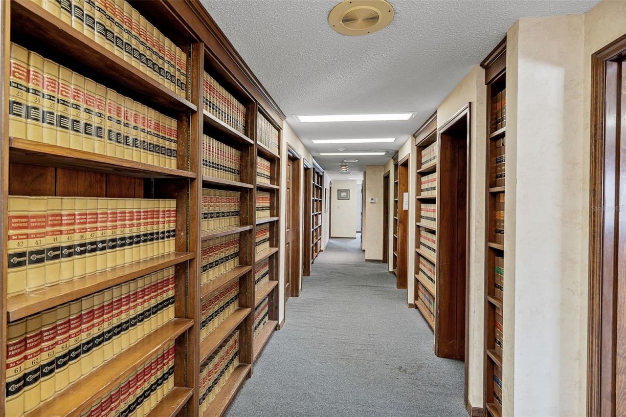 131 W Main Street, Tavares, FL 32778 Photo