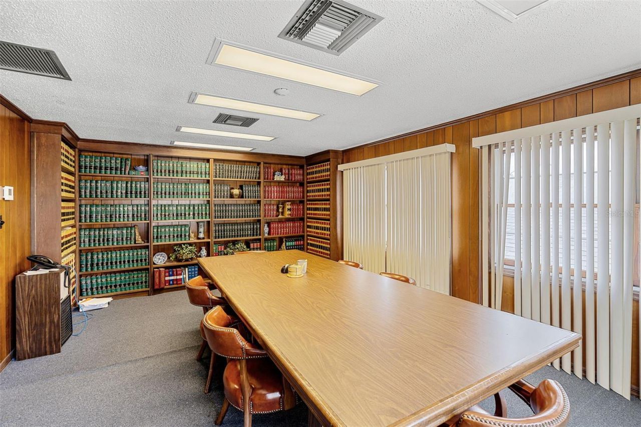 131 W Main Street, Tavares, FL 32778 Photo