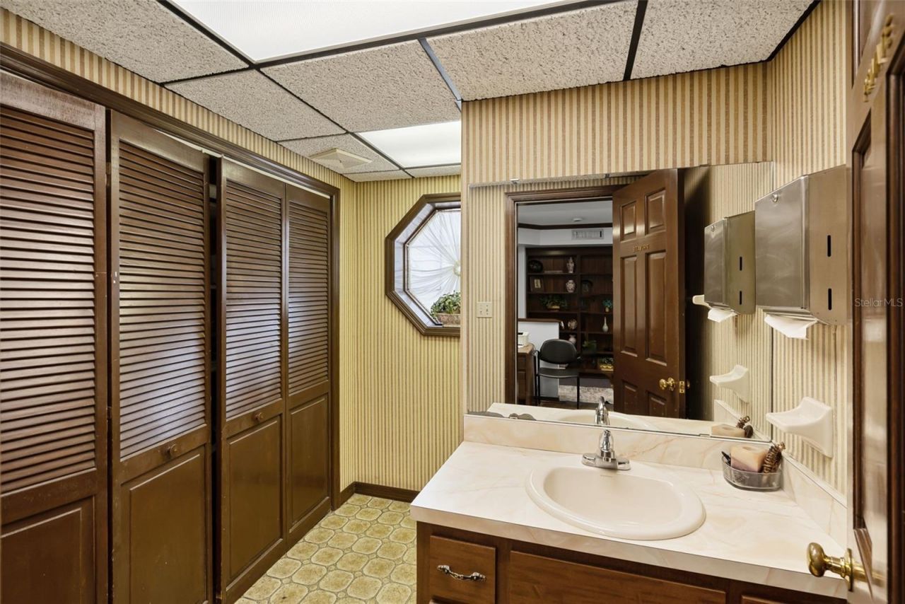 131 W Main Street, Tavares, FL 32778 Photo