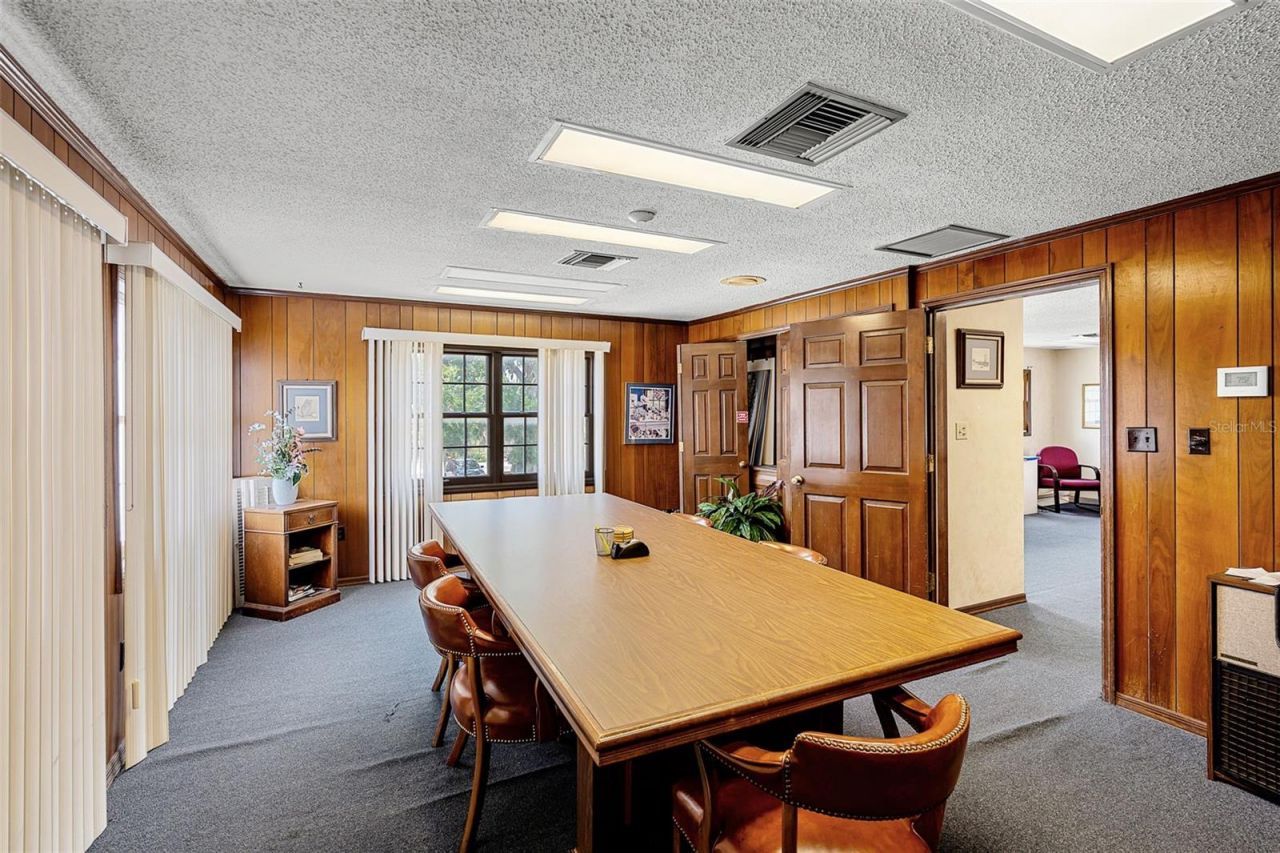 131 W Main Street, Tavares, FL 32778 Photo