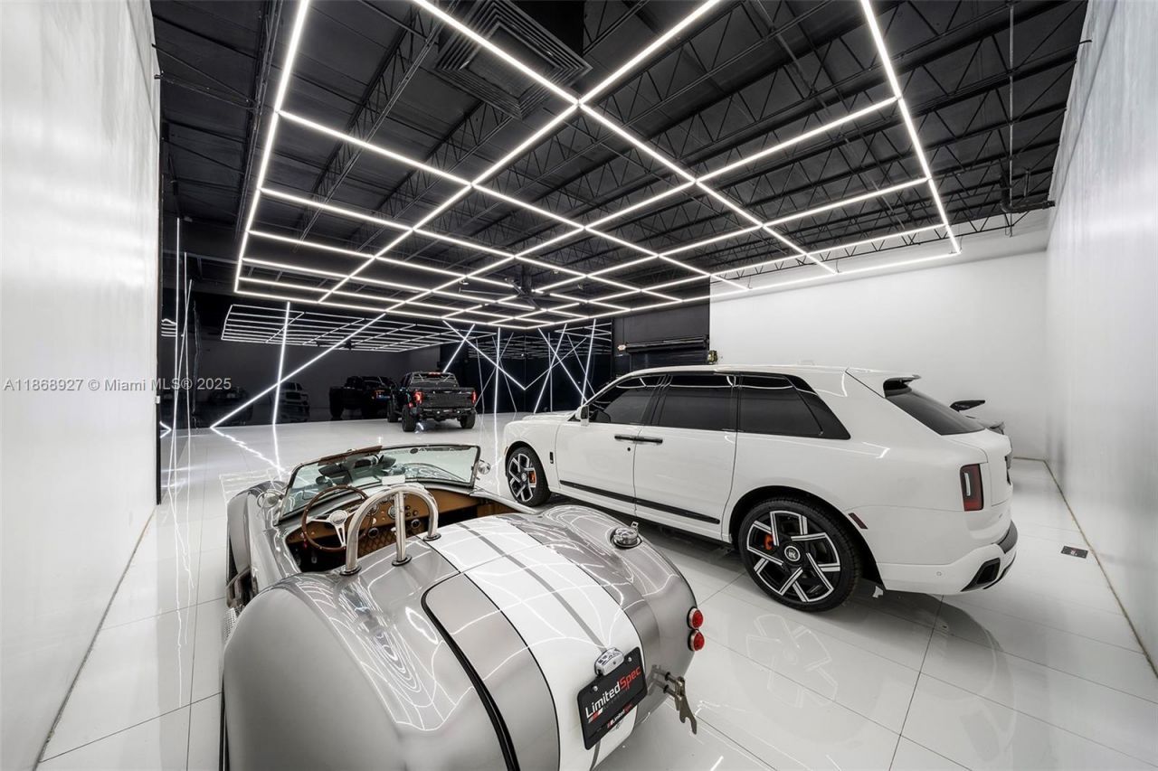 8700 NW 7th Ave, Miami, FL 33150 Photo