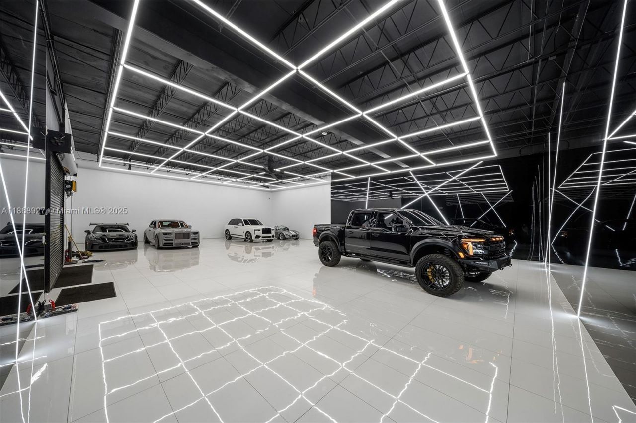 8700 NW 7th Ave, Miami, FL 33150 Photo