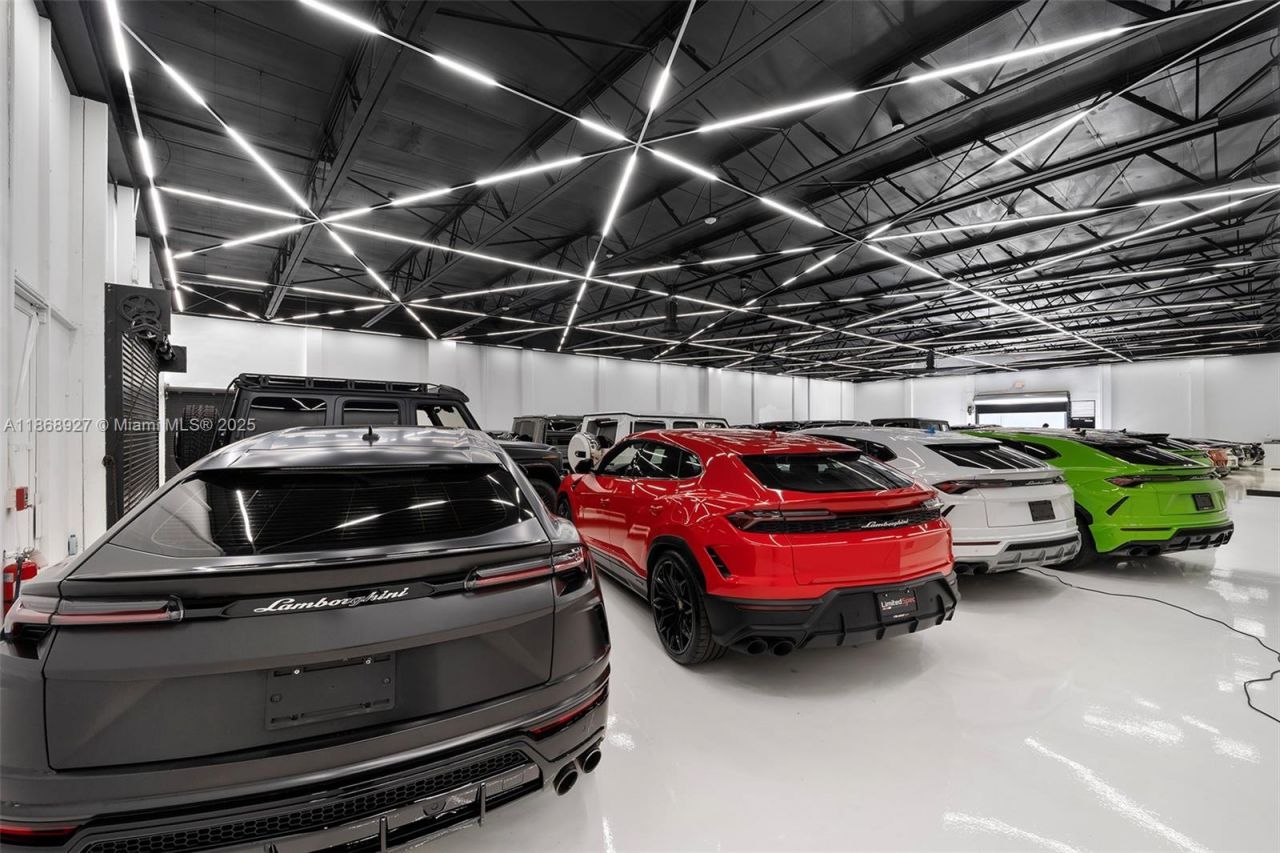 8700 NW 7th Ave, Miami, FL 33150 Photo