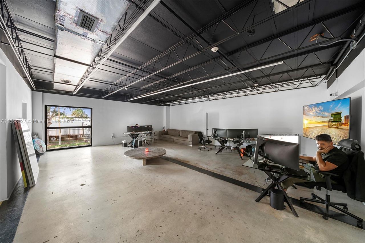 8700 NW 7th Ave, Miami, FL 33150 Photo